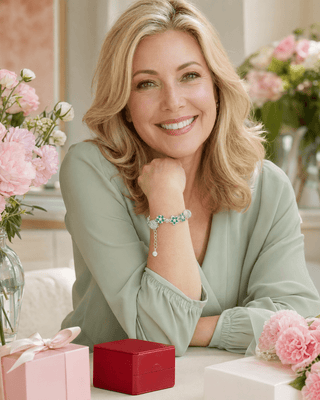 Lab - Grown Emerald Floral Motif Bracelet - Reymey