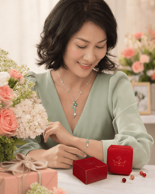 Lab - Grown Emerald Floral Motif Necklace - Reymey